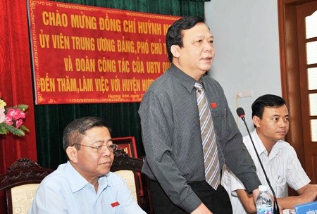 NA Vice Chairman Huynh Ngoc Son receives outstanding ethnic people  - ảnh 1